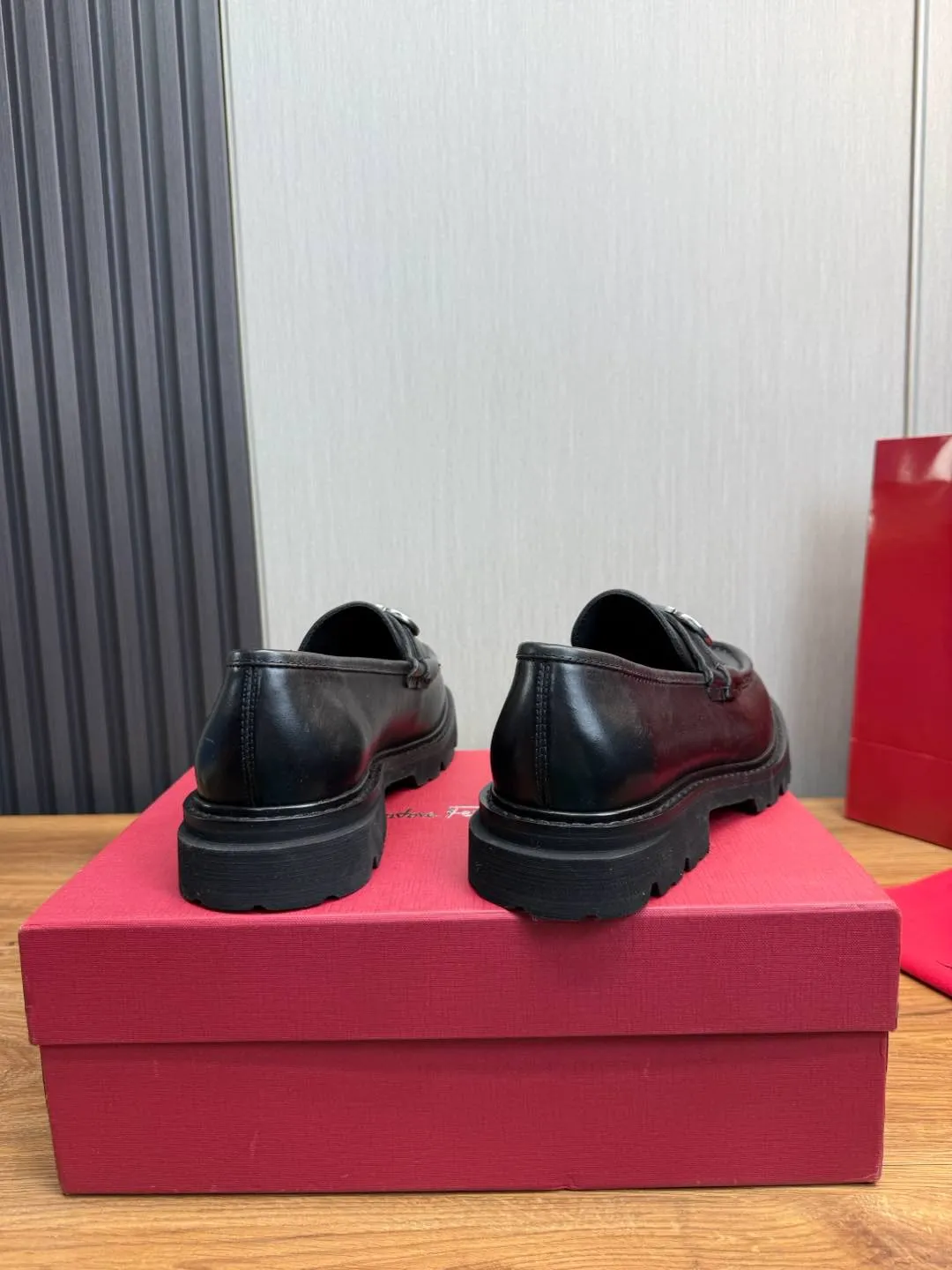 Men's shoes 💰880💰 Ferragamo. [Ferragamo] men's thick-soled loafers, the latest hot style, 1:1 original purchase quality, top quality, imported open-edge beaded cowhide leather on the upper, hand-made three-dimensional stitching highlights the round toe design, the inner foot pads are all imported cowhide, with original lightweight foam outsole, matching code 39-44, (38, 45 custom-made, non-refundable)